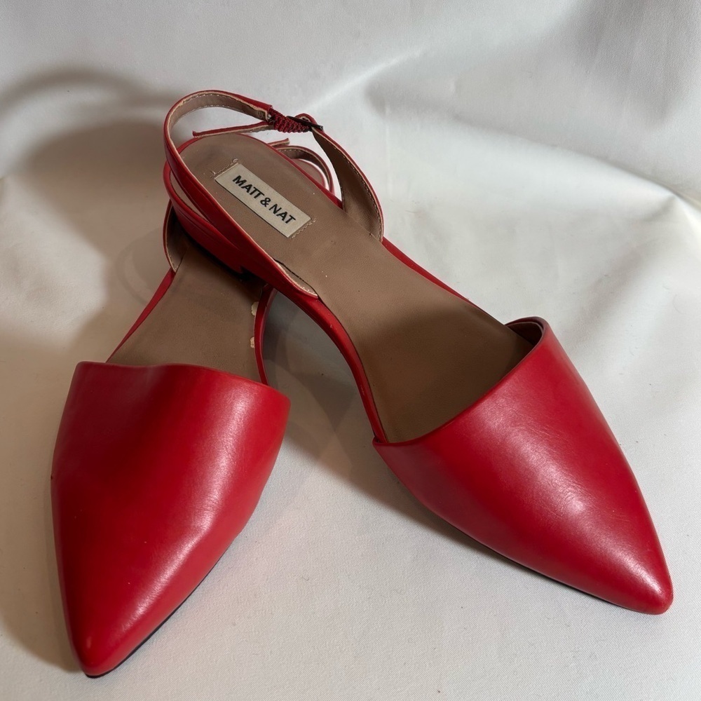 MATT & NAT Sz 40 Pointy Toe Vegan Leather Slingback Sandals Low Heel in Red